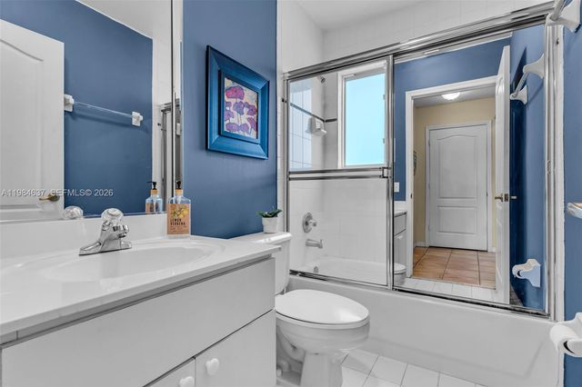 9224 Grand Canal Dr, Miami, FL 33174