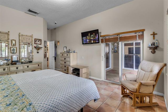 9224 Grand Canal Dr, Miami, FL 33174