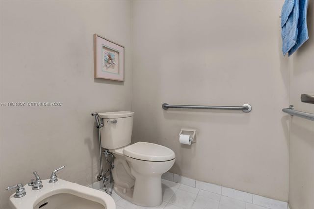 9224 Grand Canal Dr, Miami, FL 33174