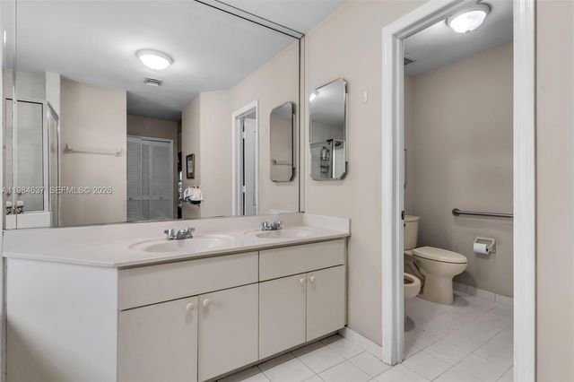 9224 Grand Canal Dr, Miami, FL 33174