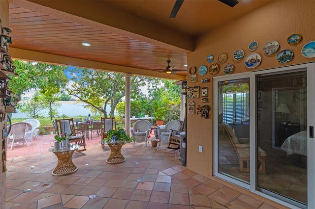 9224 Grand Canal Dr, Miami, FL 33174