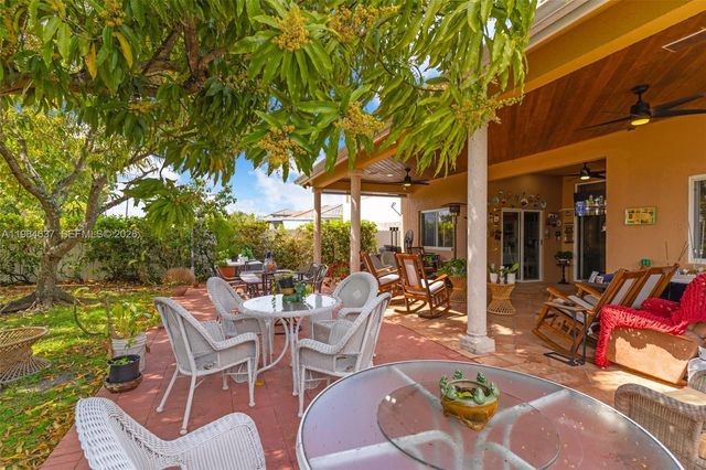 9224 Grand Canal Dr, Miami, FL 33174