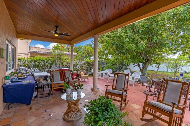 9224 Grand Canal Dr, Miami, FL 33174