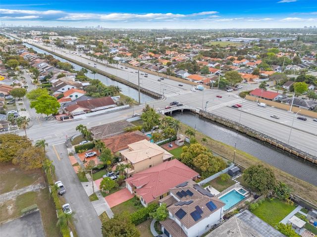 9224 Grand Canal Dr, Miami, FL 33174