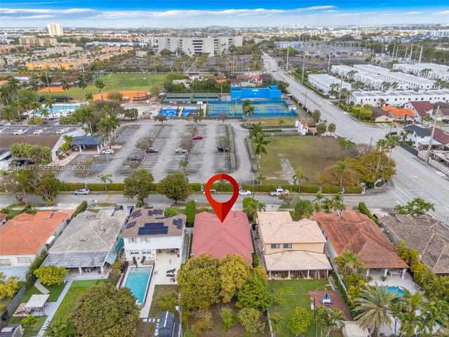 9224 Grand Canal Dr, Miami, FL 33174