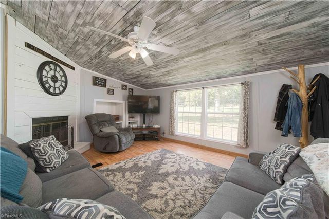 5925 Bobs Lake Road, Hamptonville, NC 27020
