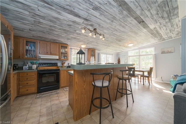 5925 Bobs Lake Road, Hamptonville, NC 27020