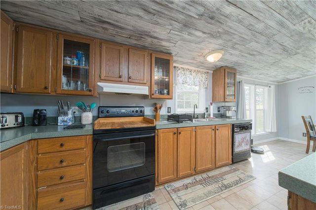 5925 Bobs Lake Road, Hamptonville, NC 27020