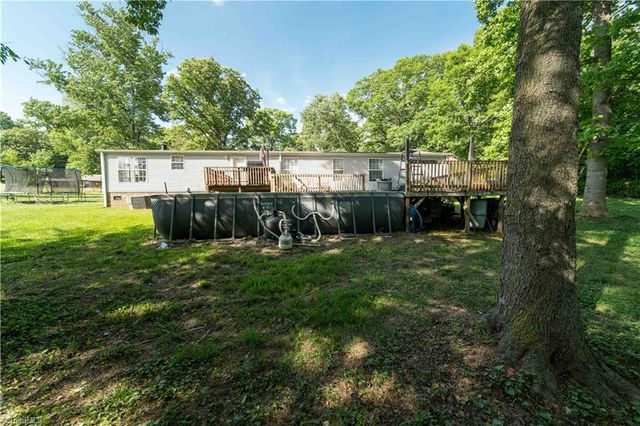 5925 Bobs Lake Road, Hamptonville, NC 27020
