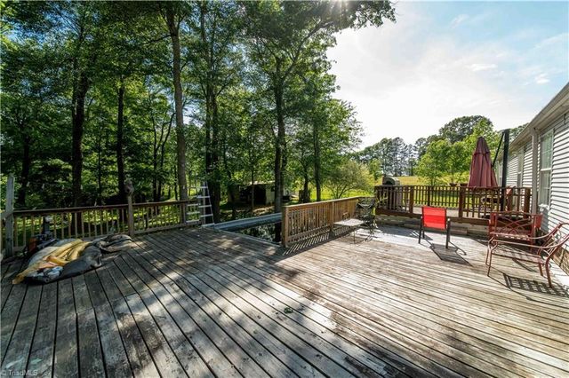 5925 Bobs Lake Road, Hamptonville, NC 27020