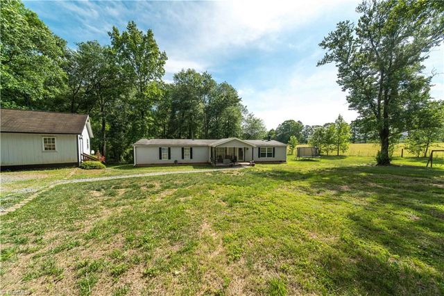 5925 Bobs Lake Road, Hamptonville, NC 27020