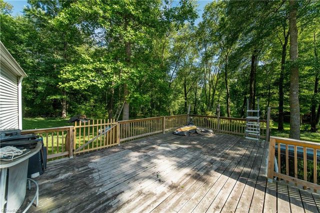 5925 Bobs Lake Road, Hamptonville, NC 27020