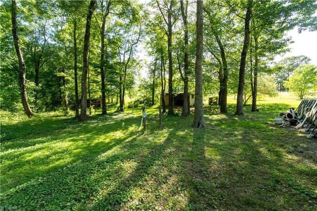 5925 Bobs Lake Road, Hamptonville, NC 27020
