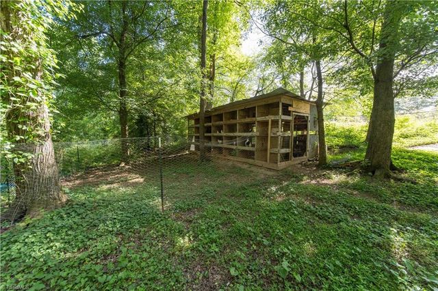 5925 Bobs Lake Road, Hamptonville, NC 27020