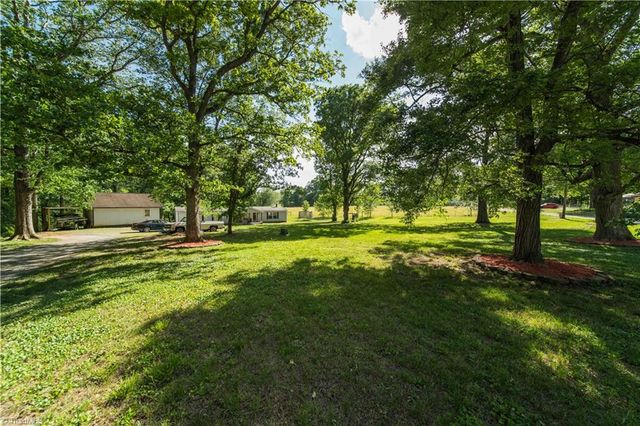 5925 Bobs Lake Road, Hamptonville, NC 27020