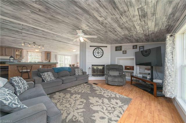 5925 Bobs Lake Road, Hamptonville, NC 27020