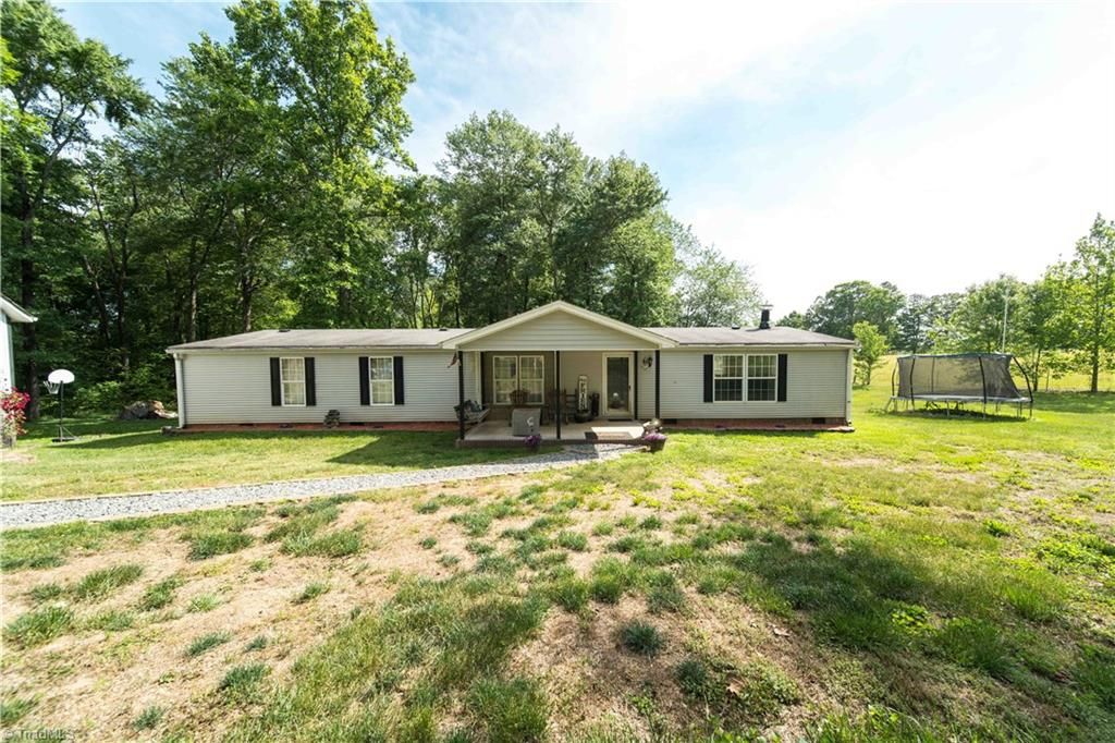 5925 Bobs Lake Road, Hamptonville, NC 27020