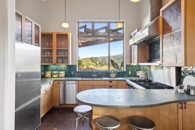 27690 Central Drive, Los Altos Hills, CA 94022