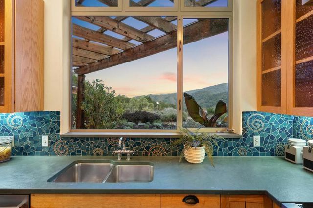 27690 Central Drive, Los Altos Hills, CA 94022