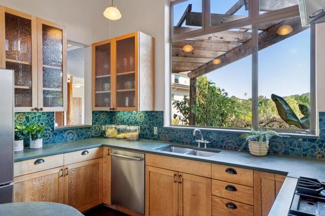 27690 Central Drive, Los Altos Hills, CA 94022
