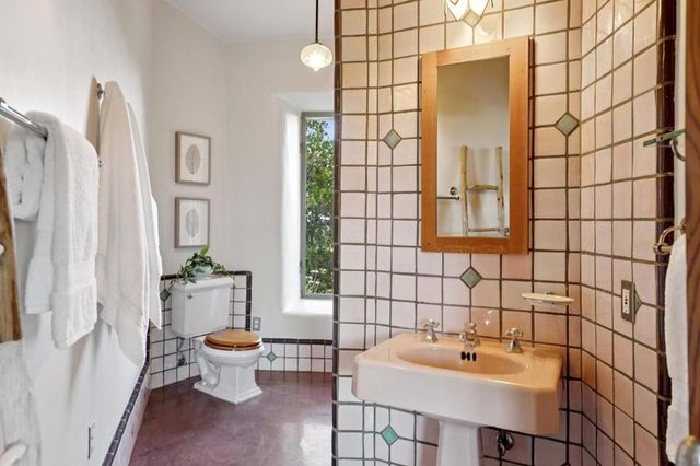 27690 Central Drive, Los Altos Hills, CA 94022