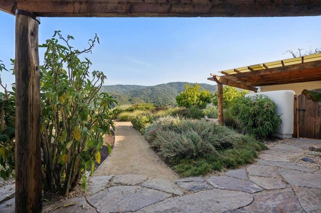 27690 Central Drive, Los Altos Hills, CA 94022