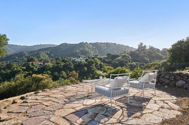 27690 Central Drive, Los Altos Hills, CA 94022