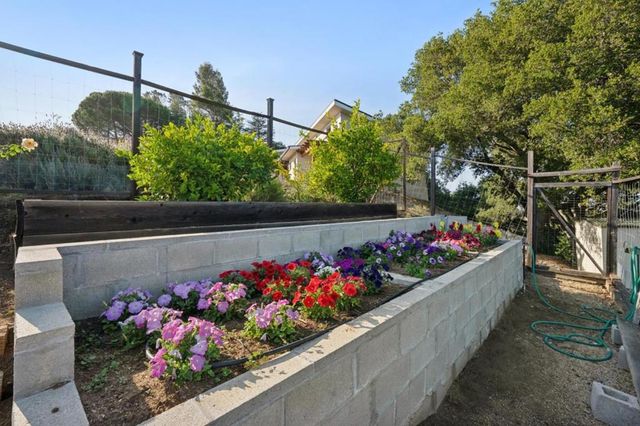 27690 Central Drive, Los Altos Hills, CA 94022