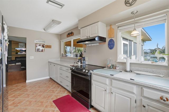 40700 LONG ISLAND DRIVE, Umatilla, FL 32784