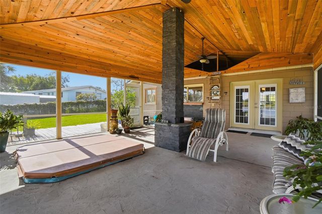 40700 LONG ISLAND DRIVE, Umatilla, FL 32784