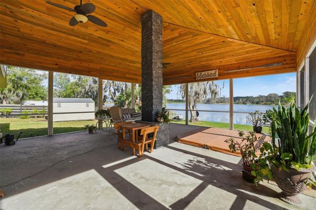 40700 LONG ISLAND DRIVE, Umatilla, FL 32784