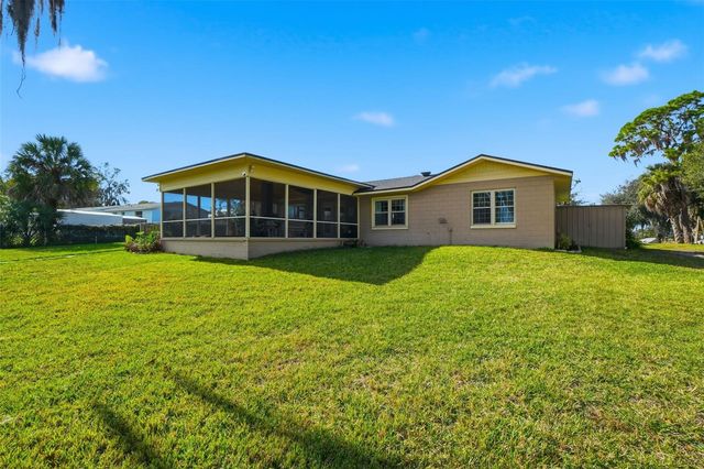 40700 LONG ISLAND DRIVE, Umatilla, FL 32784