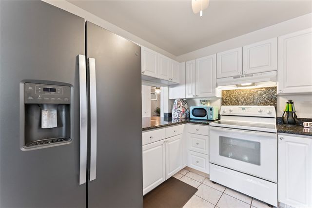 2290 Akepa Street, Pearl City, HI 96782