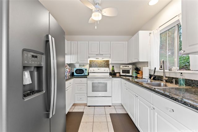 2290 Akepa Street, Pearl City, HI 96782