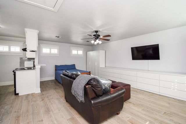 1349 Heights Boulevard B, Houston, TX 77008