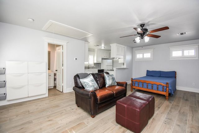 1349 Heights Boulevard B, Houston, TX 77008