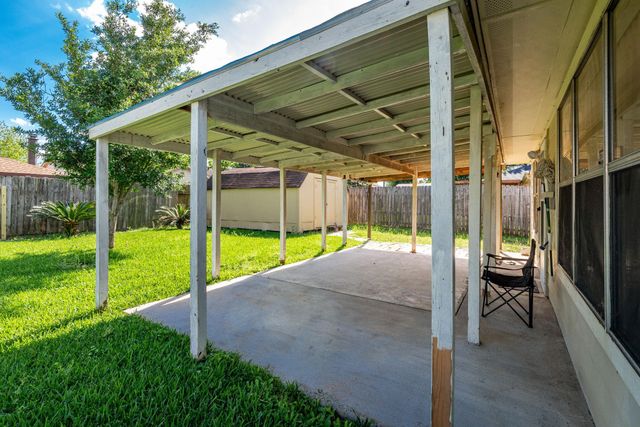 9742 Charmont Road, La Porte, TX 77571