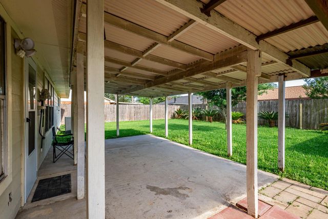 9742 Charmont Road, La Porte, TX 77571