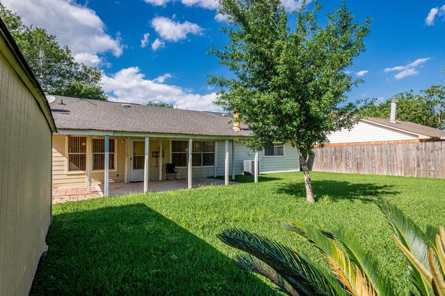 9742 Charmont Road, La Porte, TX 77571