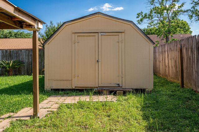 9742 Charmont Road, La Porte, TX 77571