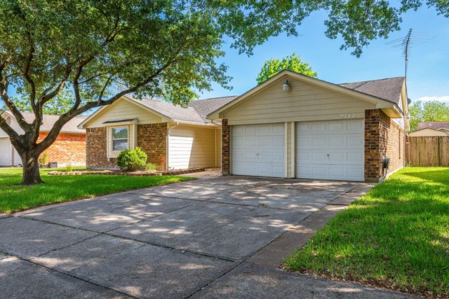 9742 Charmont Road, La Porte, TX 77571