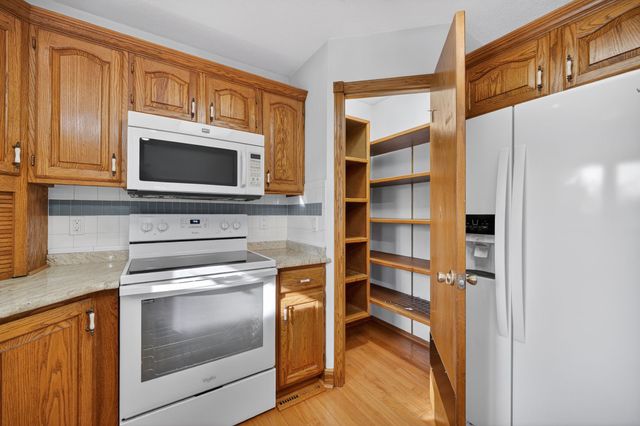 906 NE Barrington Court, Ankeny, IA 50021