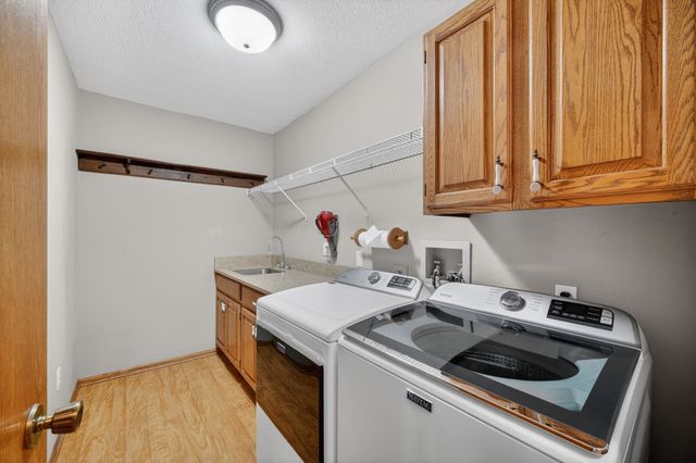 906 NE Barrington Court, Ankeny, IA 50021