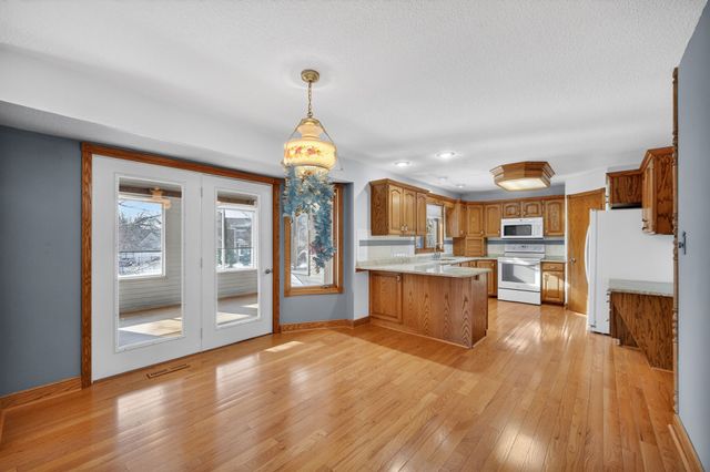 906 NE Barrington Court, Ankeny, IA 50021