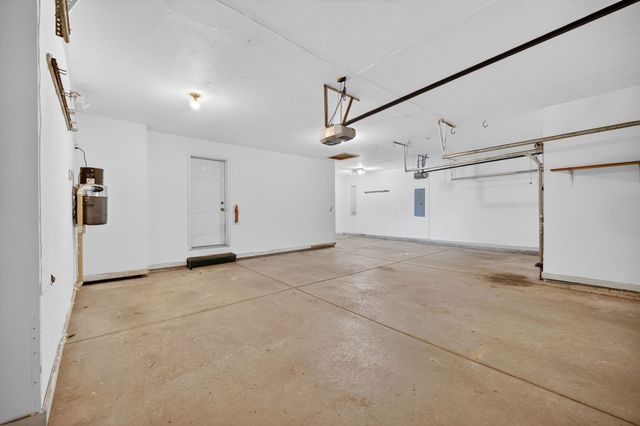 906 NE Barrington Court, Ankeny, IA 50021