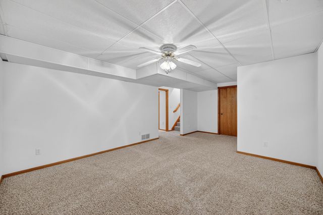 906 NE Barrington Court, Ankeny, IA 50021