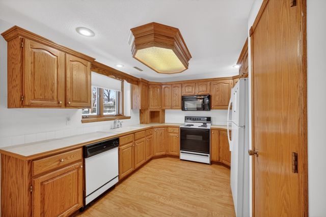 906 NE Barrington Court, Ankeny, IA 50021