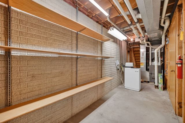 906 NE Barrington Court, Ankeny, IA 50021