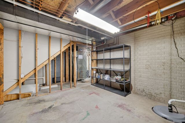 906 NE Barrington Court, Ankeny, IA 50021