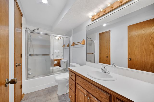 906 NE Barrington Court, Ankeny, IA 50021